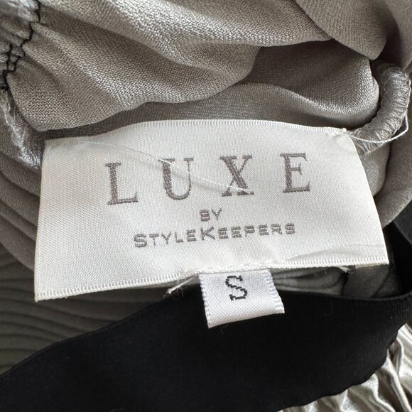Luxe by Stylekeepers Silver Satin Pleated Skirt, size Small - Picture 4 of 7